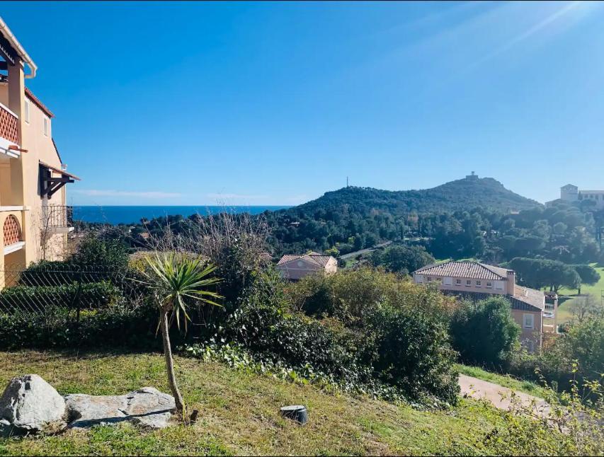 Village Cap Esterel, Piscine, Plage Saint-Raphaël Buitenkant foto