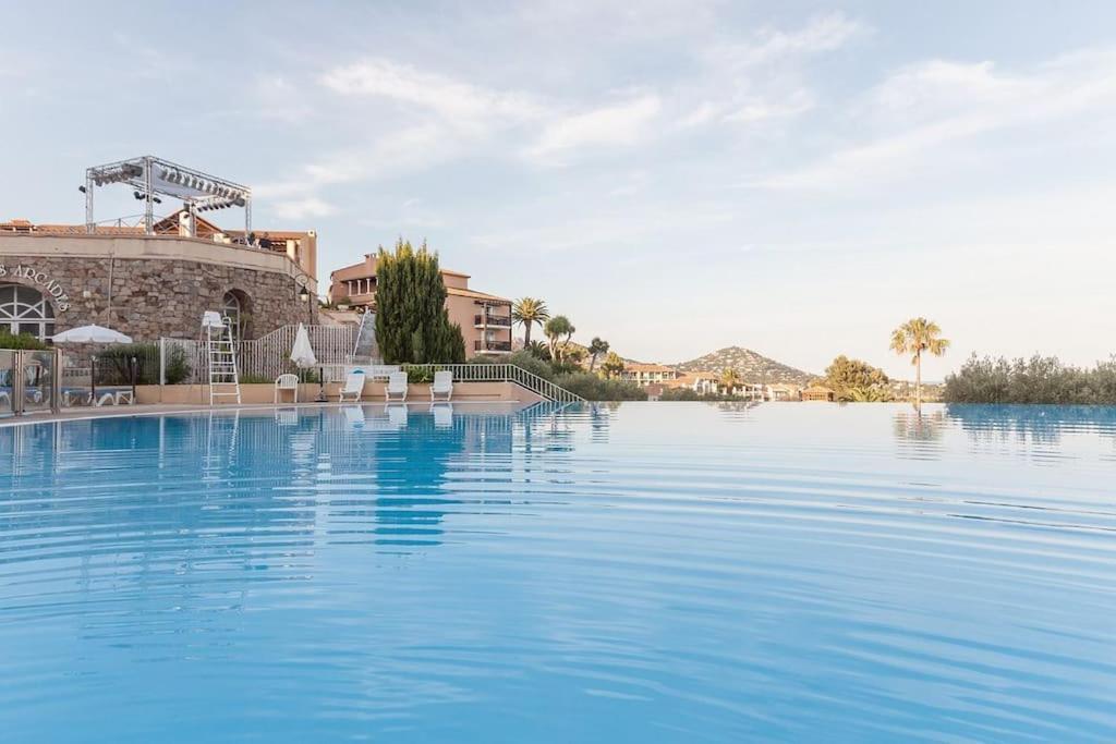 Village Cap Esterel, Piscine, Plage Saint-Raphaël Buitenkant foto