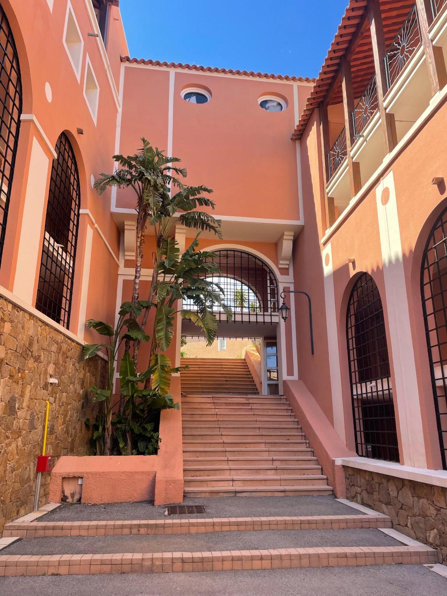 Village Cap Esterel, Piscine, Plage Saint-Raphaël Buitenkant foto