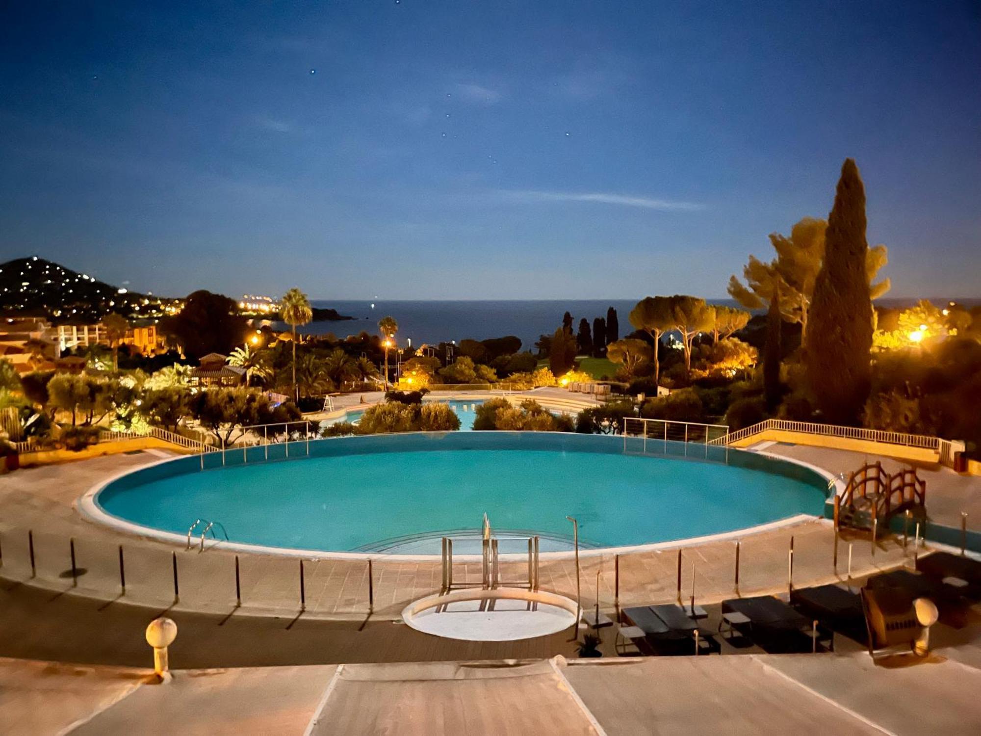 Village Cap Esterel, Piscine, Plage Saint-Raphaël Buitenkant foto