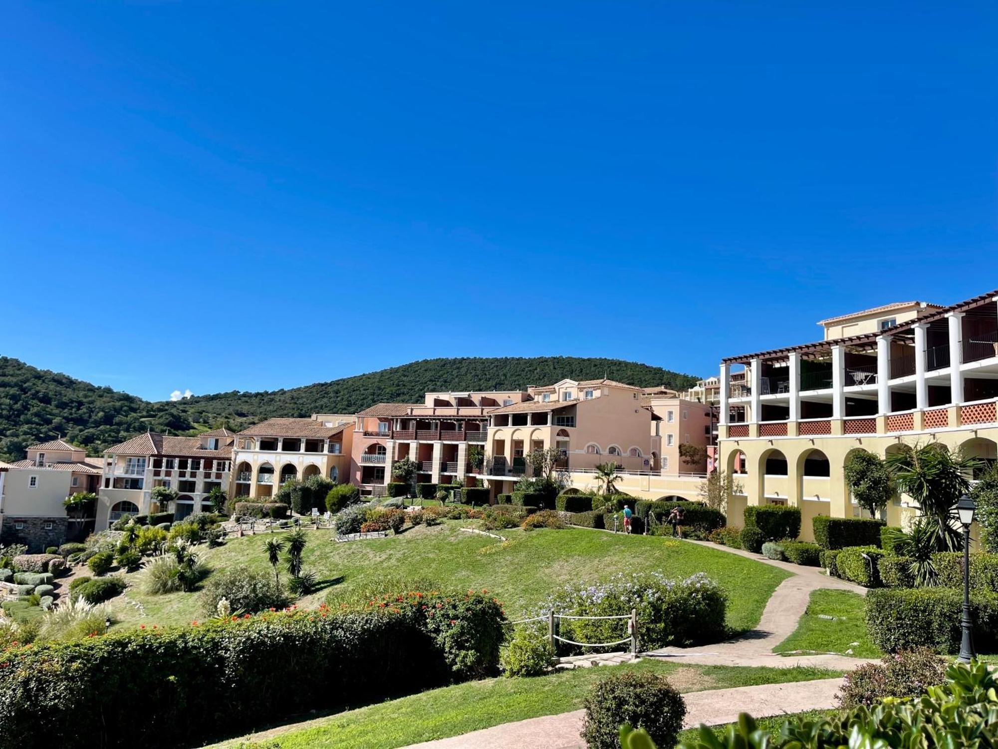 Village Cap Esterel, Piscine, Plage Saint-Raphaël Buitenkant foto