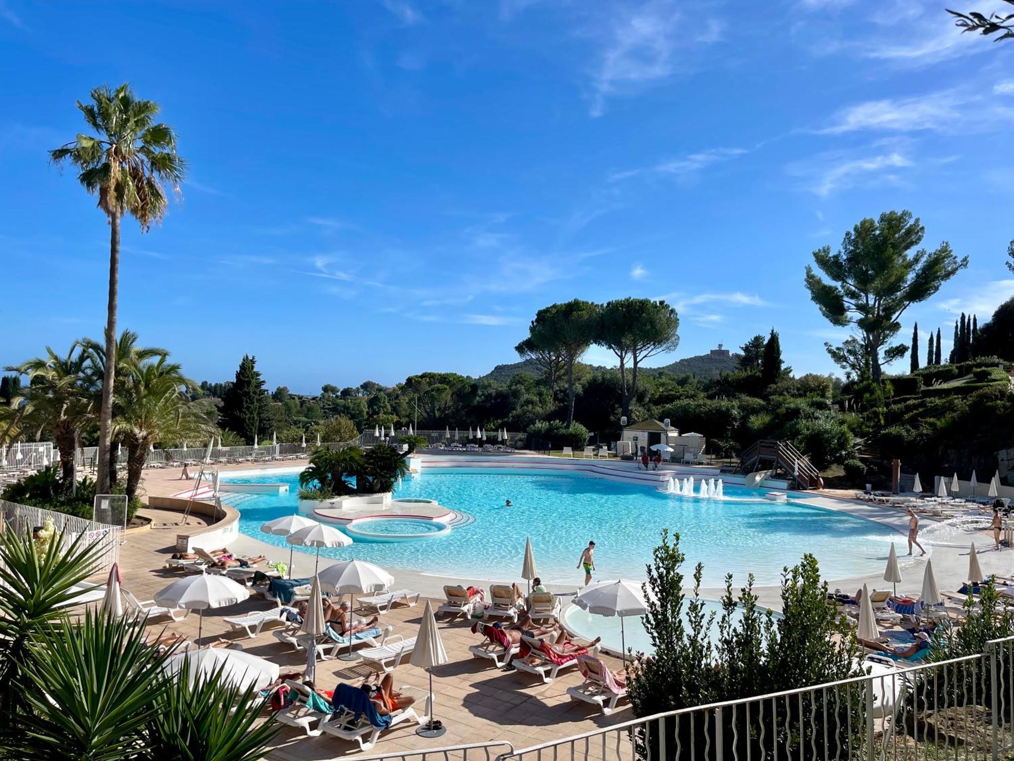 Village Cap Esterel, Piscine, Plage Saint-Raphaël Buitenkant foto